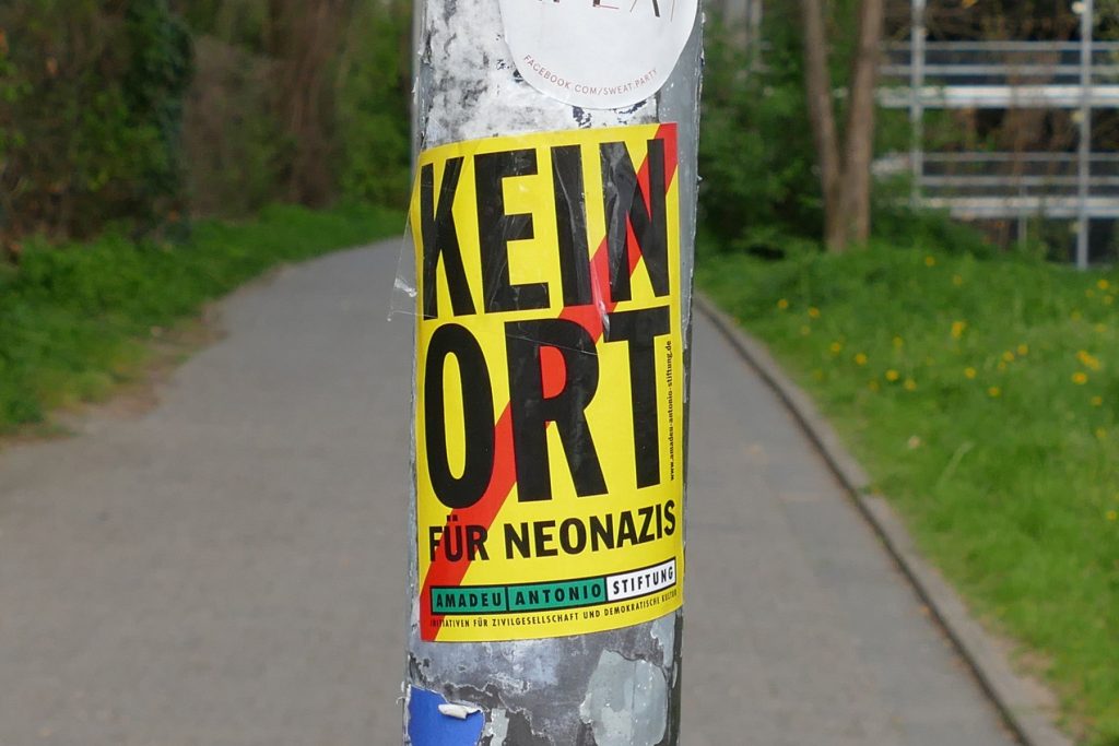 Linksextreme Propaganda - gefördert aus staatlichen Mitteln - Foto: O24 CC.20