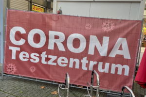 Anklage: Machtmissbrauch, Körperverletzung und Unmenschlichkeit