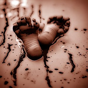 Kindstötung: Die Linke fordert die Streichung des Paragrafen 218