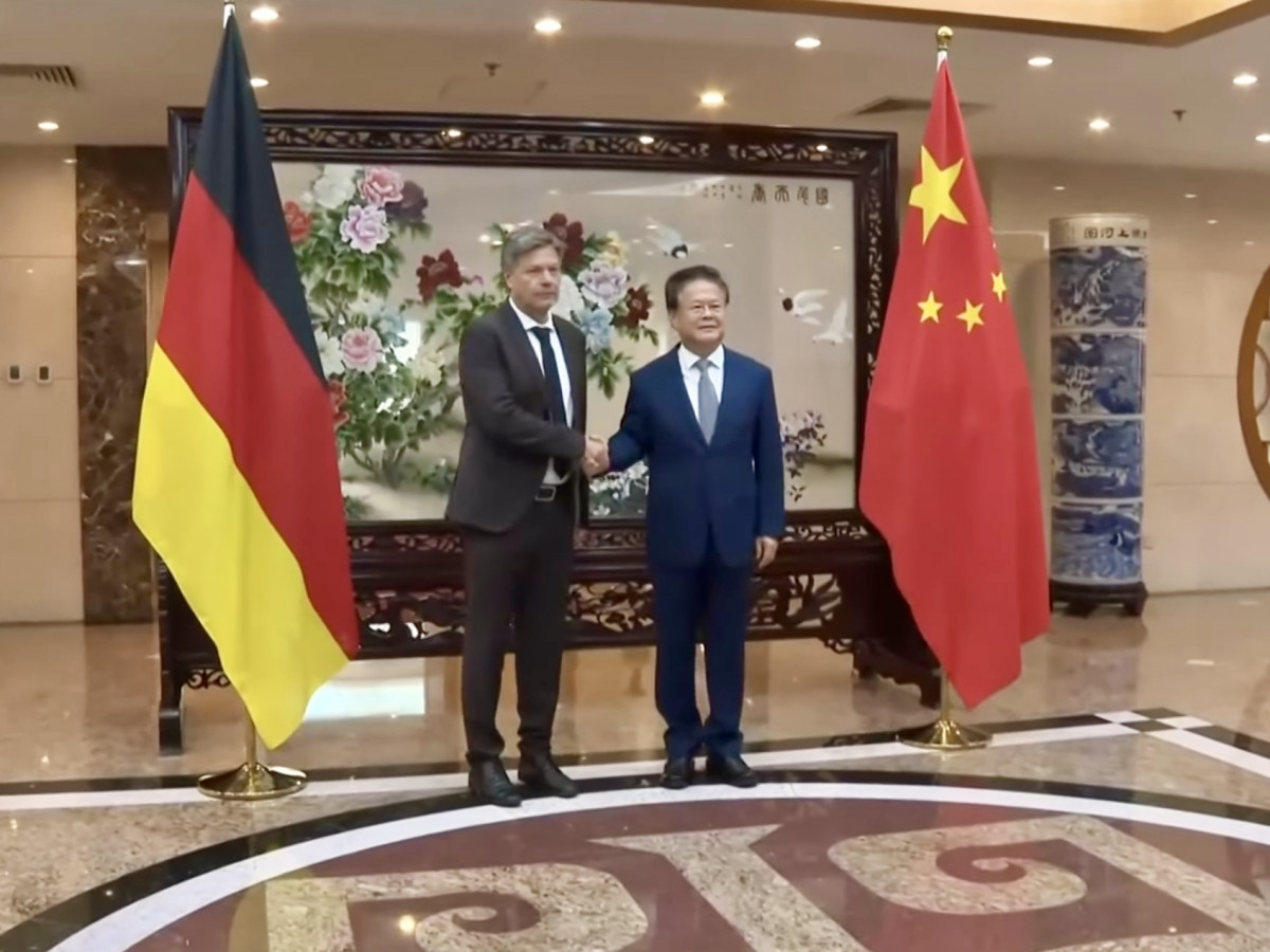 Grün-deutsche Großmannssucht: Die Chinesen setzen Habeck auf den Pott
