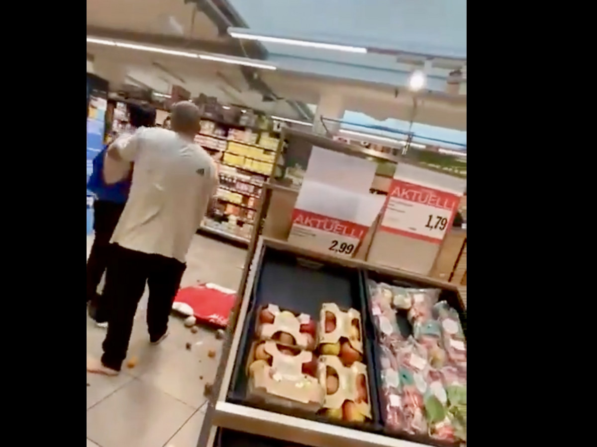 Afghanen greifen FPÖ-Mitglied in Supermarkt an