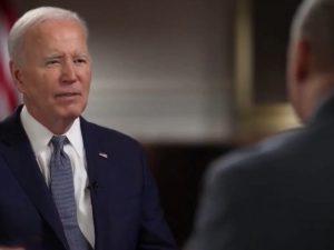 Biden vergisst im BET-Interview den Namen des Pentagon-Chefs und nennt ihn einfach „schwarzer Mann“