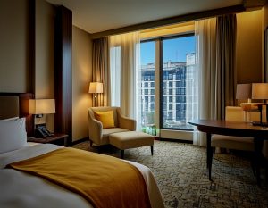 400 Euro pro Nacht – Luxus für Berliner Flüchtlinge, Armut für Rentner