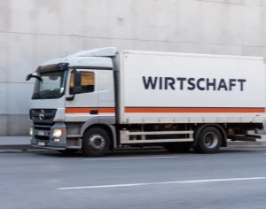 Wirtschaft fährt immer schneller an die Wand