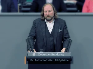 Grünen-Partei Dr. Hofreiter fordert den linksfaschistischen Spitzel-Staat
