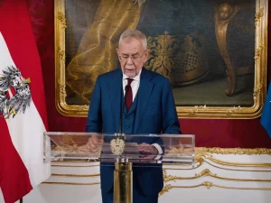 Van der Bellen beauftragt Nehammer mit Regierungsbildung