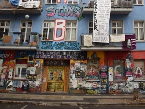 Neuer Streit um besetztes Haus in der Rigaer Straße 94: Dienstaufsichtsbeschwerde gegen Richter