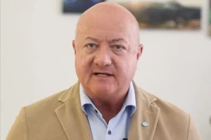 Österreich bekommt Dreier-Koalition