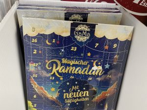 Rotes Blut und rote Ramadanbeleuchtung