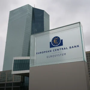 EZB zieht Inflationszügel an – Neue Strategie für eine chaotische Zukunft
