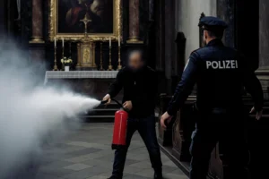 Syrer randaliert in Wiener Kirche, um abgeschoben zu werden