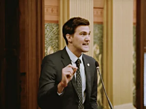 Queerpresse läuft Amok: Republikaner Schriver will Pornografie verbieten und Transpersonen „entmenschlichen“