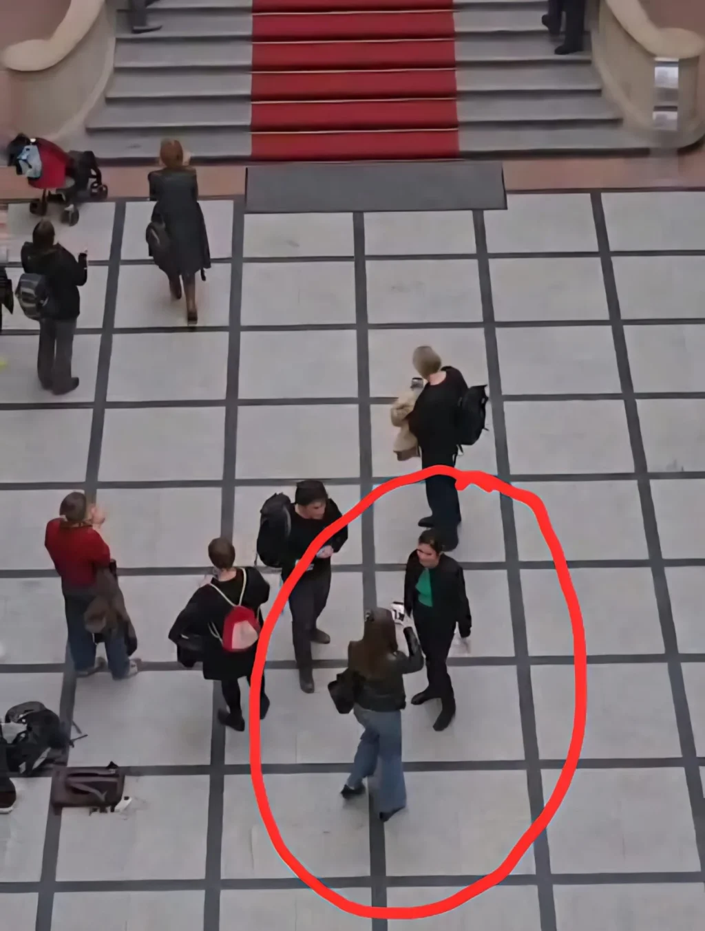 Berlin: Grüne Vizepräsidentin posierte für Selfie mit Protest-Mob – AfD beantragt Abberufung von Bahar Haghanipour