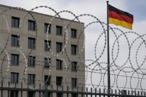 Deutschland setzt 18 Inlands-Geheimdienste auf die Bürger an. Noch schlimmer ist sein Auslands-Geheimdienst 