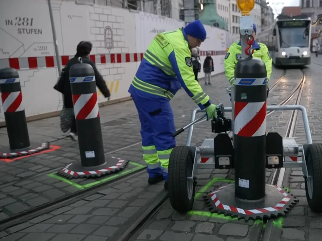 Augsburg und die rollenden Poller vor dem Weihnachtsmarkt