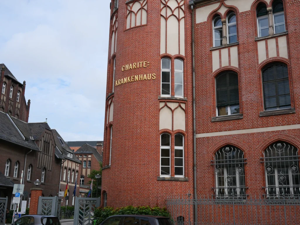 Berlin: Zeitgleiche Anschläge auf zwei Kliniken