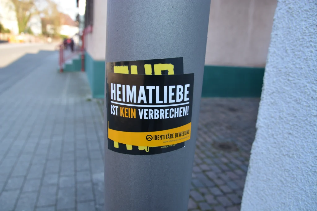Bundesregierung warnt vor Identitären – schweigt zu echten Gefahren