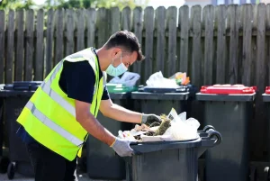 Wenn der Müllinspektor in ihren Garten kommt