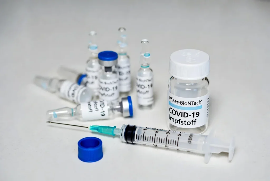 Pfizer-Skandal: mRNA-Grippeimpfung fällt bei Senioren krachend durch