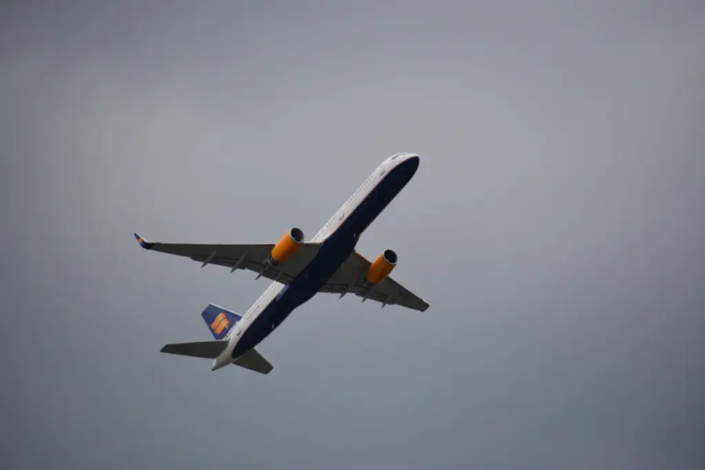 Urlaubsflüge bald gestrichen? Kerosin wird knapp!