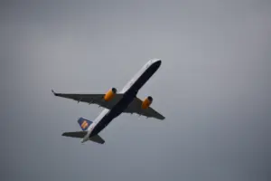 Urlaubsflüge bald gestrichen? Kerosin wird knapp!