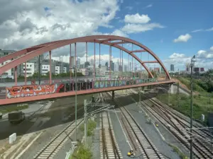 Bahnfahren: Jeder Dritte hat die Schnauze voll und wählt den PKW