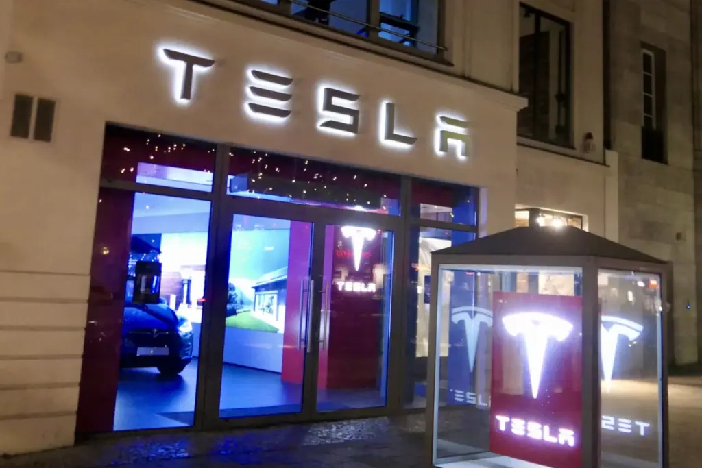 So hat den Tesla in Grünheide den Krankenstand drastisch gesenkt: Wer nicht spurt, kriegt kein Geld